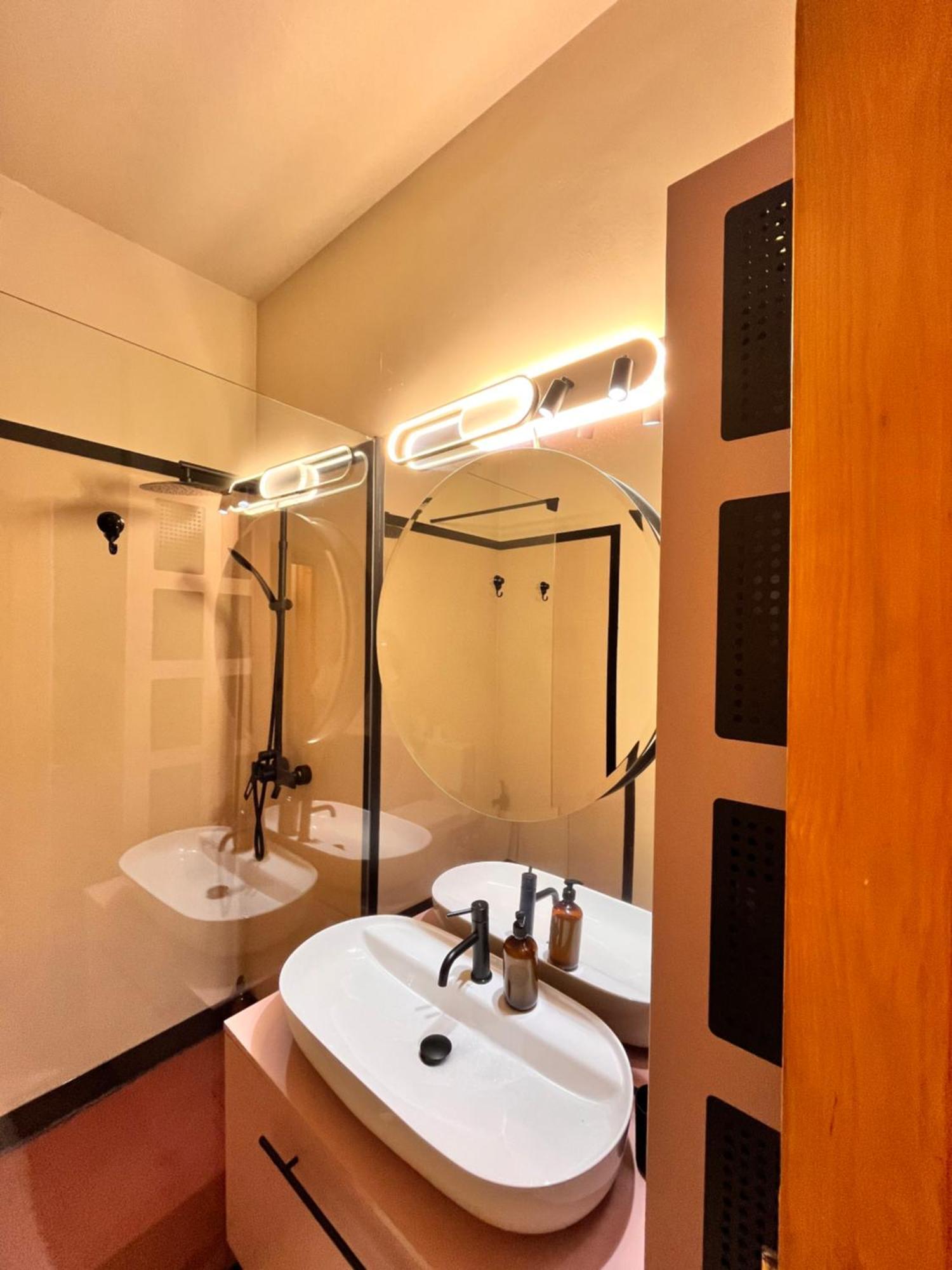 Center Unirii Square Private With View - Shared Amenities Alloggio in famiglia