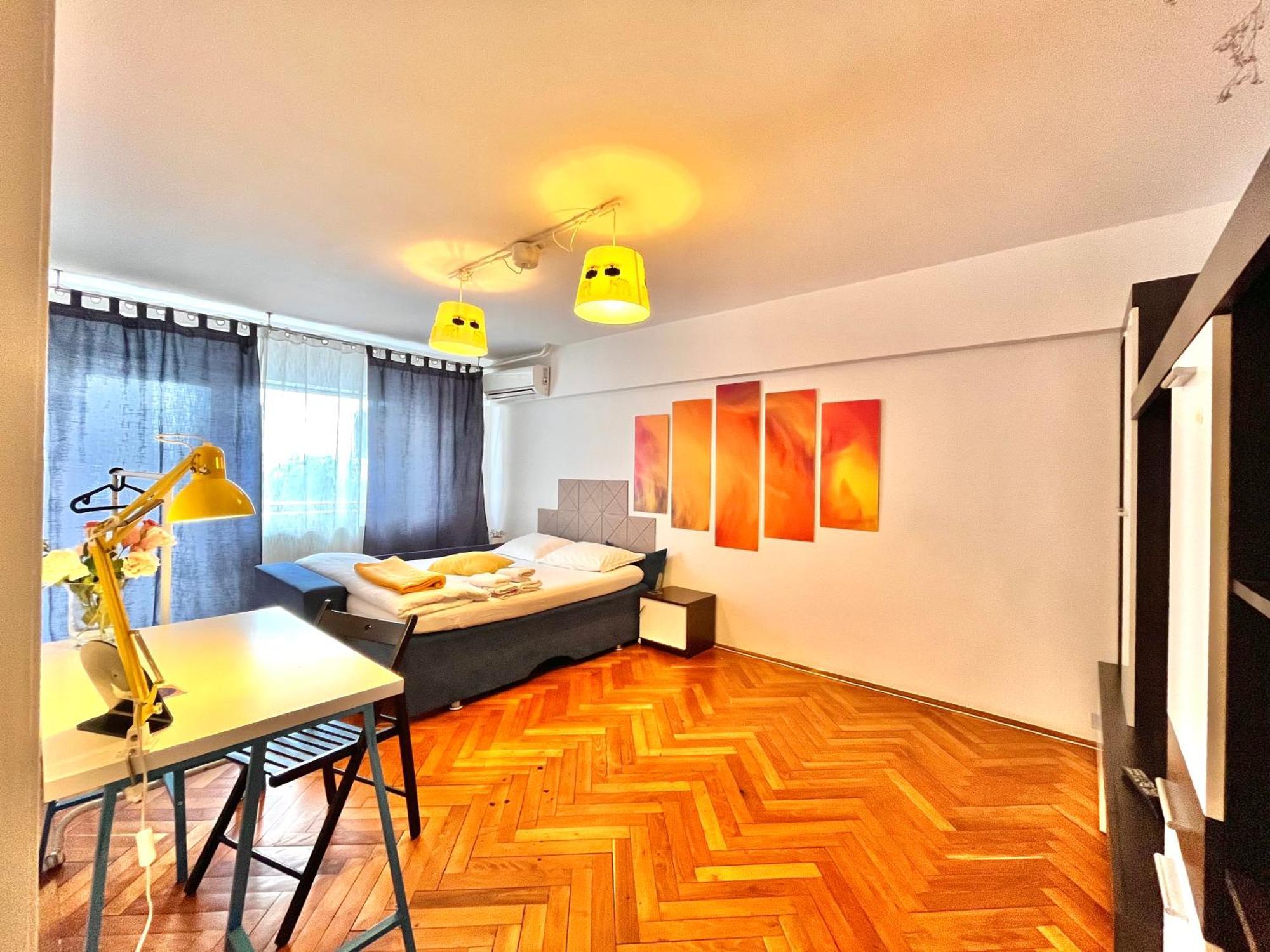 Center Unirii Square Private With View - Shared Amenities * Bucarest