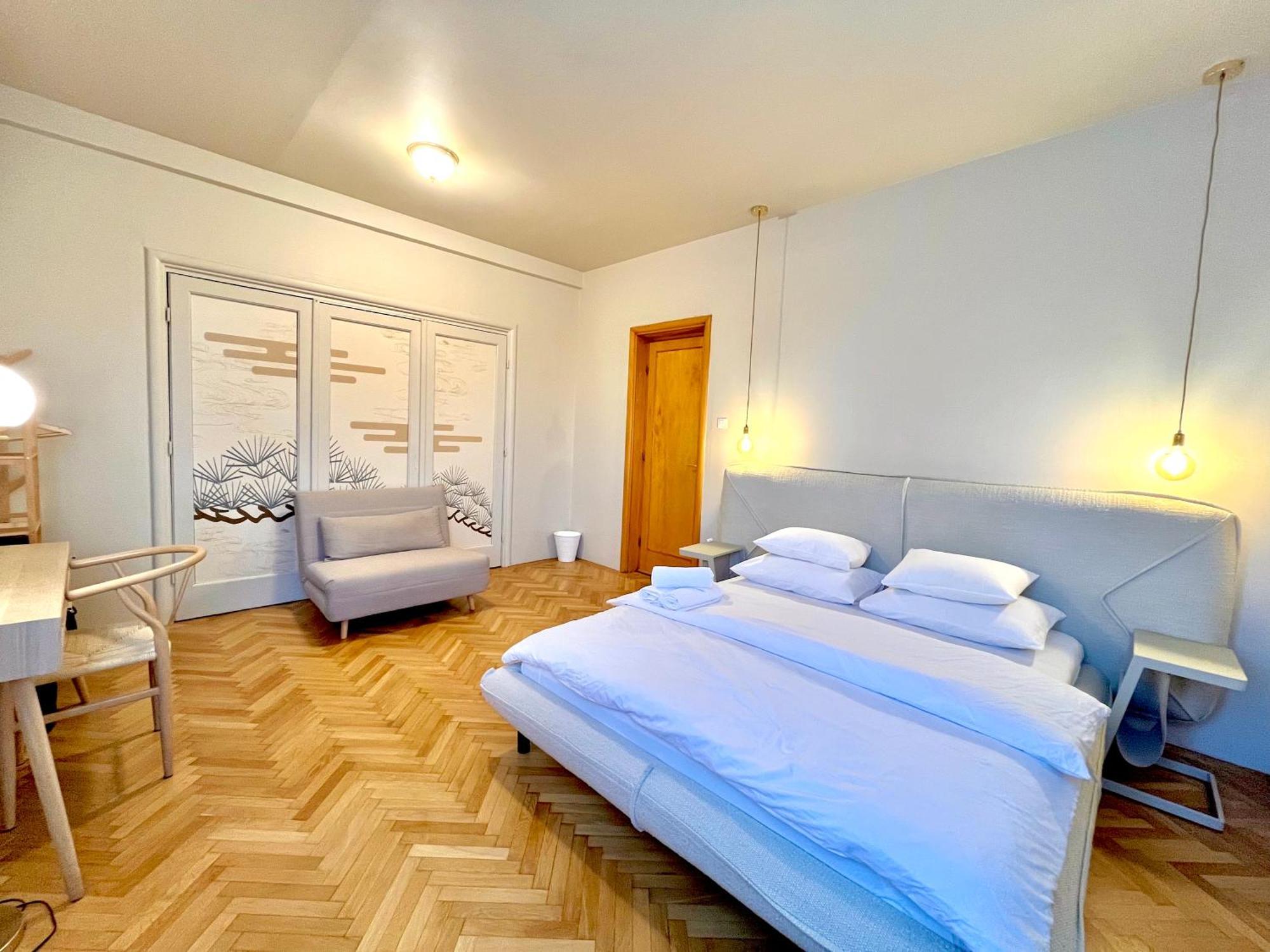 Alloggio in famiglia Center Unirii Square Private With View - Shared Amenities