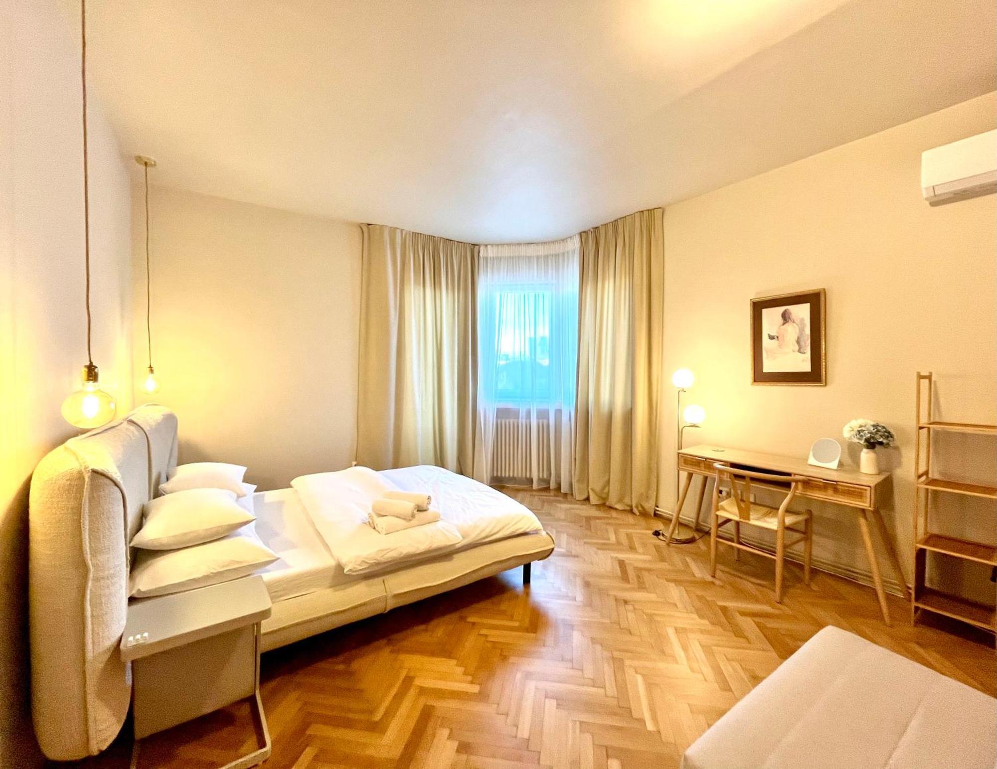 Center Unirii Square Private With View - Shared Amenities Bucarest