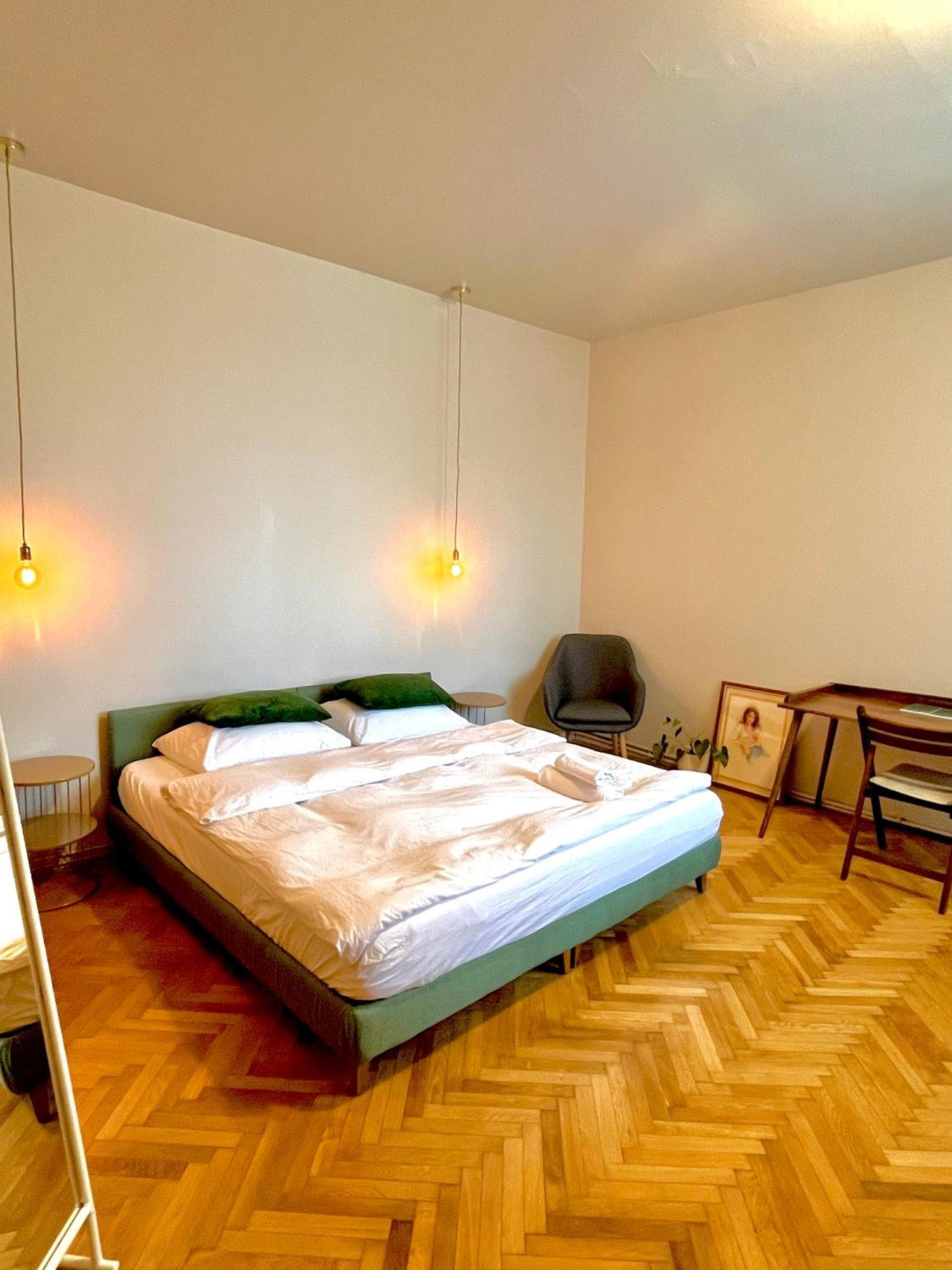 Alloggio in famiglia Center Unirii Square Private With View - Shared Amenities Bucarest