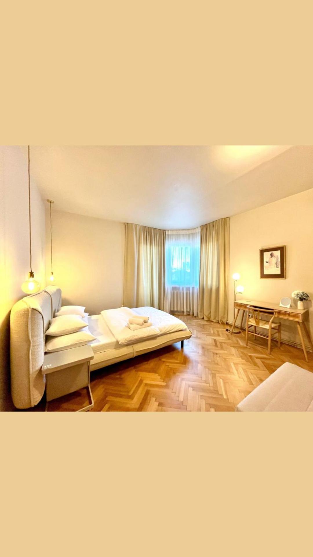 Alloggio in famiglia Center Unirii Square Private With View - Shared Amenities Bucarest