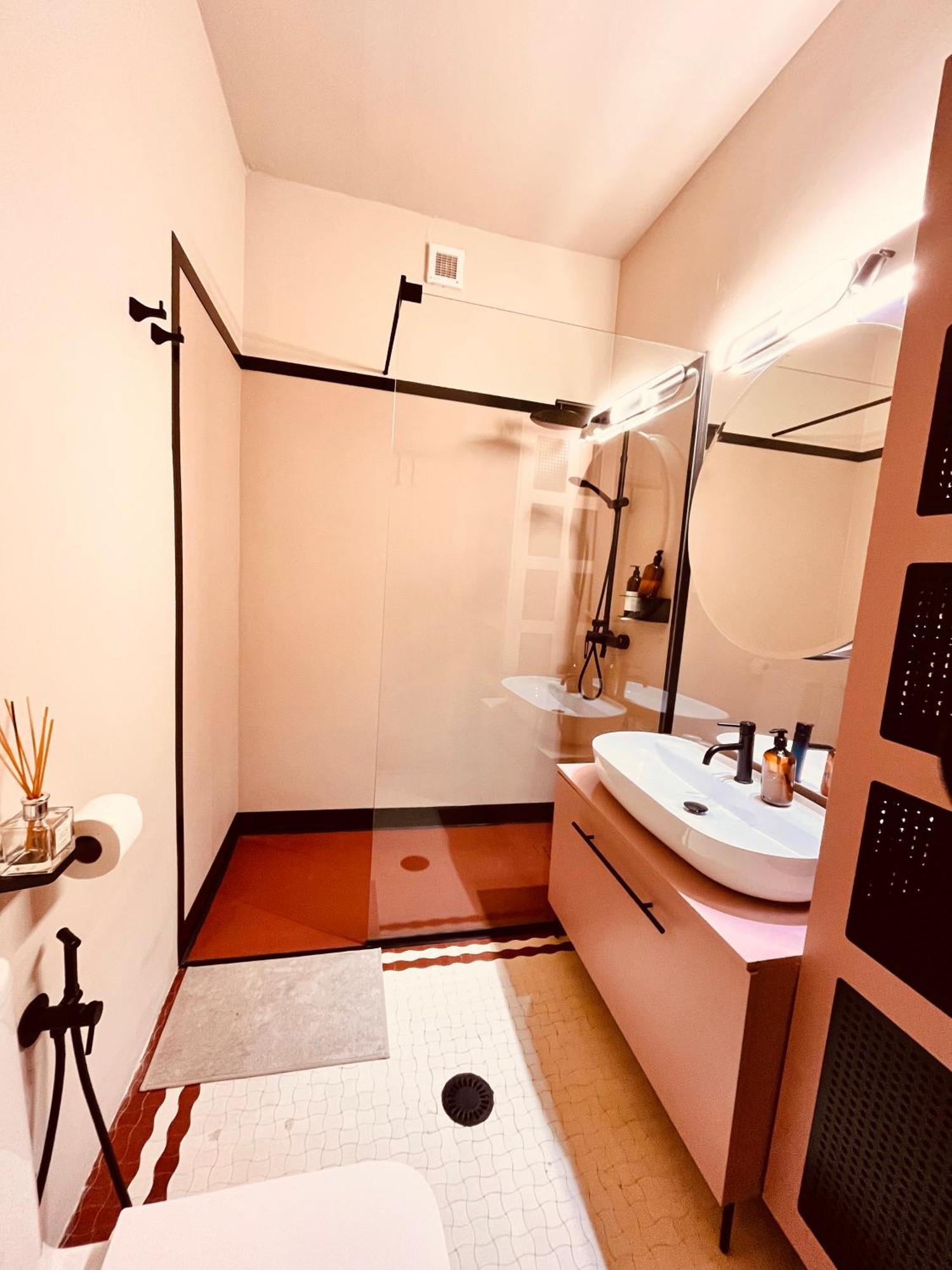 Center Unirii Square Private With View - Shared Amenities Homestay *